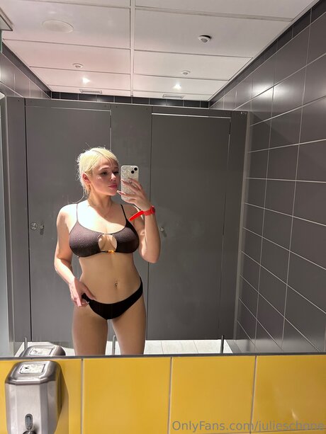 Julieschone best star photos