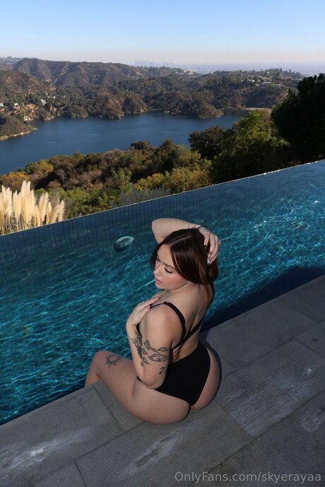 Skyerayaa model sex photo