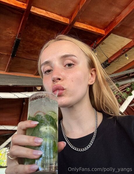 Polly Yangs sexy model photo