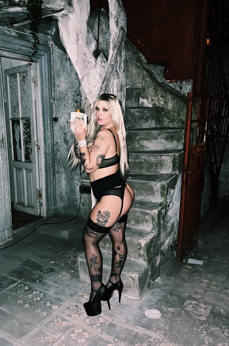 Domira Noire model erotic pics