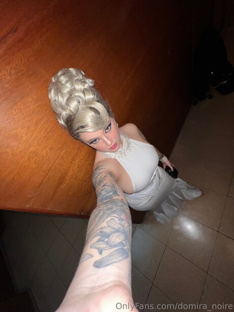 Domira Noire hot star image