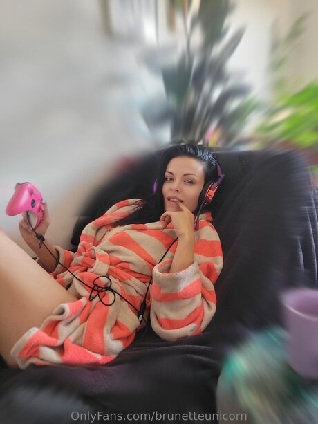 skinny asian onlyfans top image