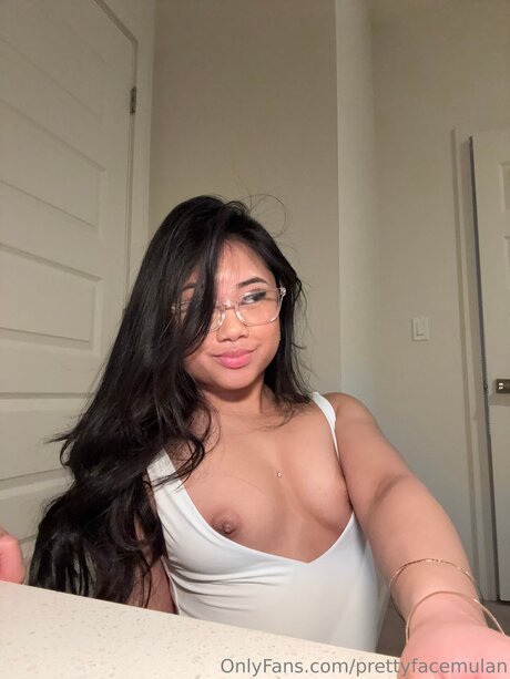 Prettyfacemulan perfect model pic