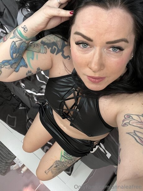 Annaleafree pornstar nudes archive