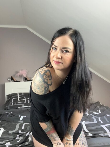 Annaleafree hd pornstar pics