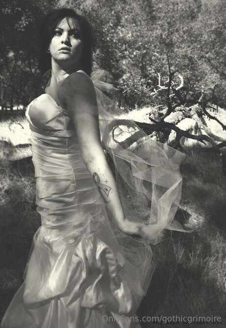 Gothicgrimoire pretty model gallery