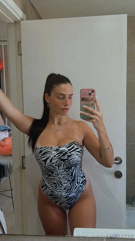 Carlatiina hot model gallery