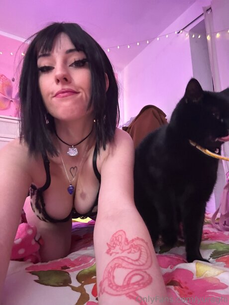 Yuraghi model top archive