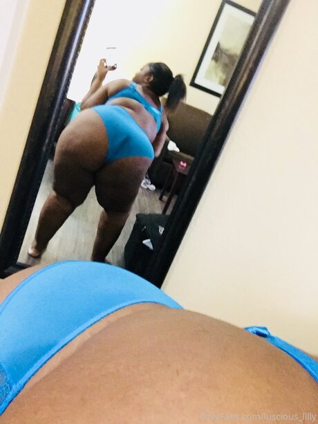 Luscious Lilly model perfect gallery