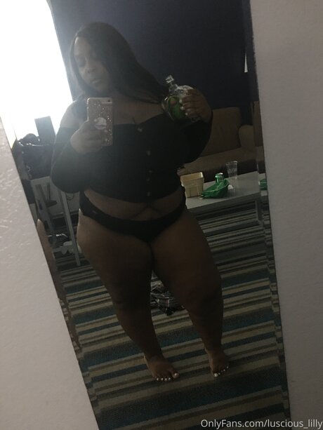 Luscious Lilly perfect star images