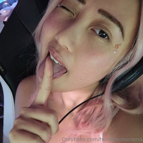 Honeylemonlena nude pornstar img