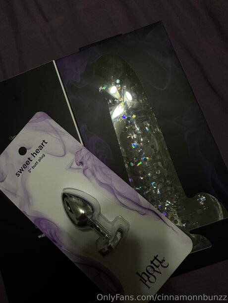 Cinnamonnbunzz model erotic pic