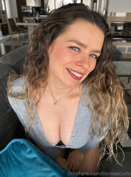 Lilymaecurls exclusive pornstar archive