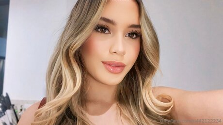 Sabrinasweeney exclusive model images