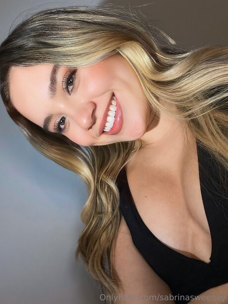 Sabrinasweeney sexy star pic