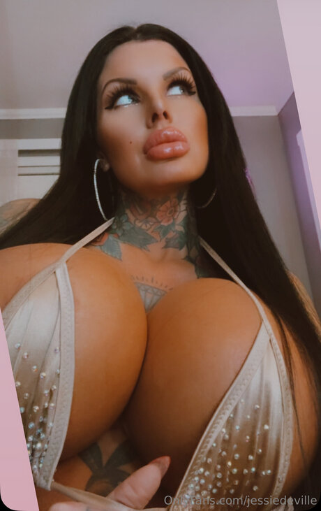 Jessiedeville adult model pics