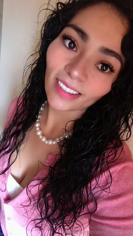 Annathedentist model beautiful img