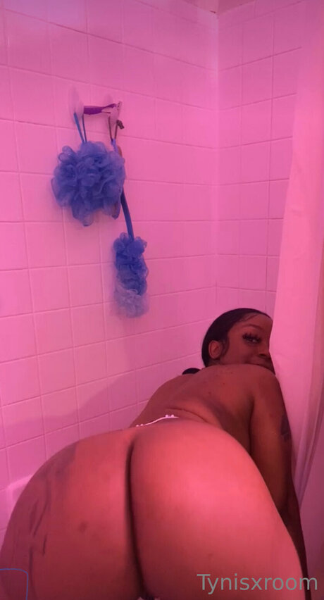 Tynisxroom beautiful model photo