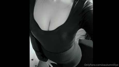 Xautumnlilyx hot star archive