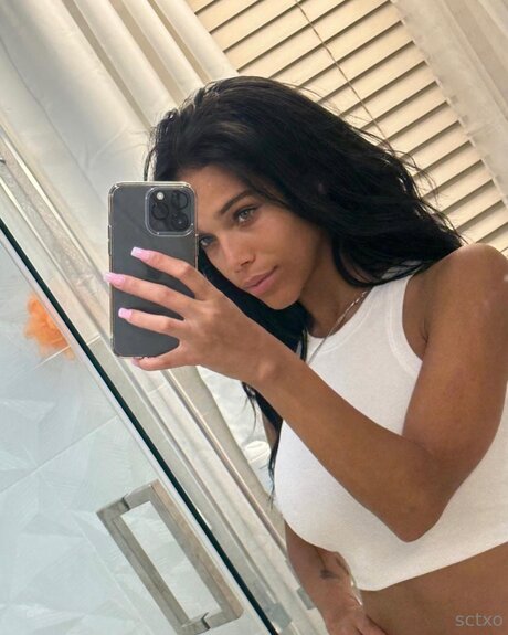 Sydneychasexo nude model archive