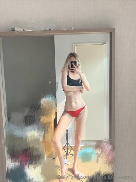 Letmeliberateyou model sexy pics