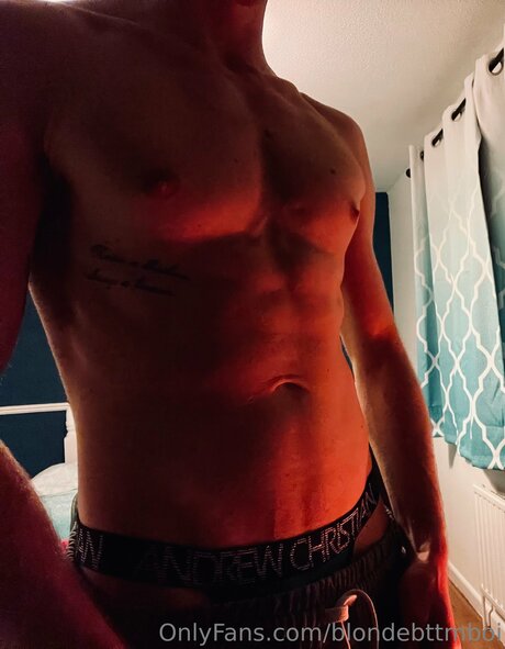 Hungblondebrit model pretty pics