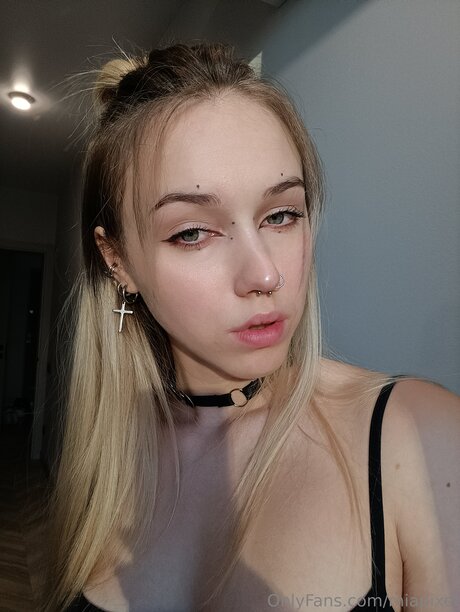 Miapixel high quality pornstar pic