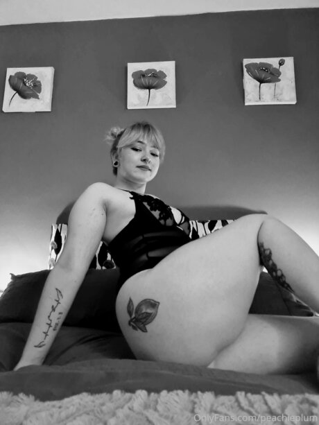 Peachieplum exclusive model pictures