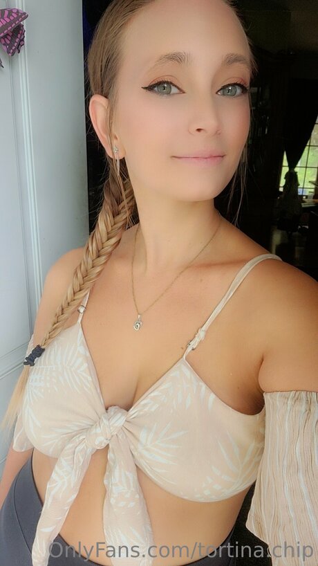 Titsmetina top star photo