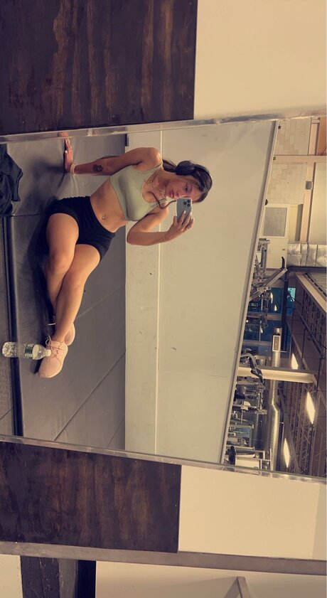 Simplygianni beautiful model picture