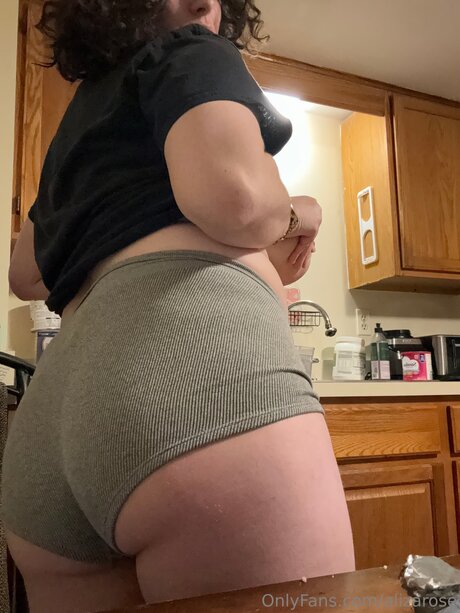 Alizarose top pornstar pics