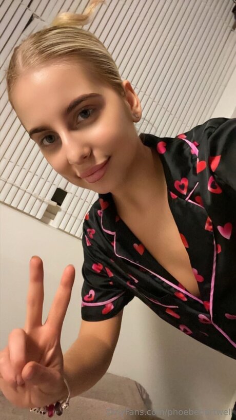 Phoebehartwell beautiful actress pics