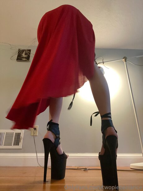 Twopiececlarice erotic star picture