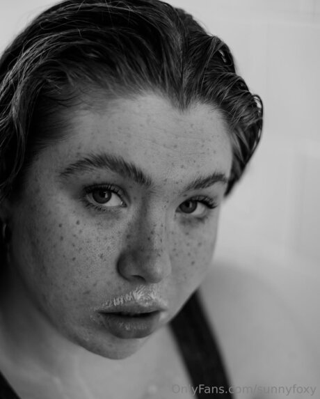 Sunnyfoxy beautiful actress pictures