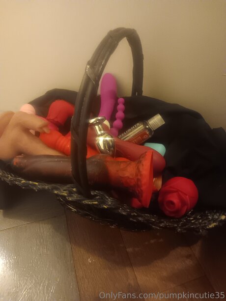 Pumpkincutie35 nudes model pics