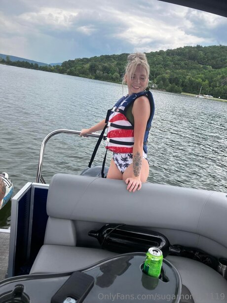 Illuminatebebe erotic model gallery