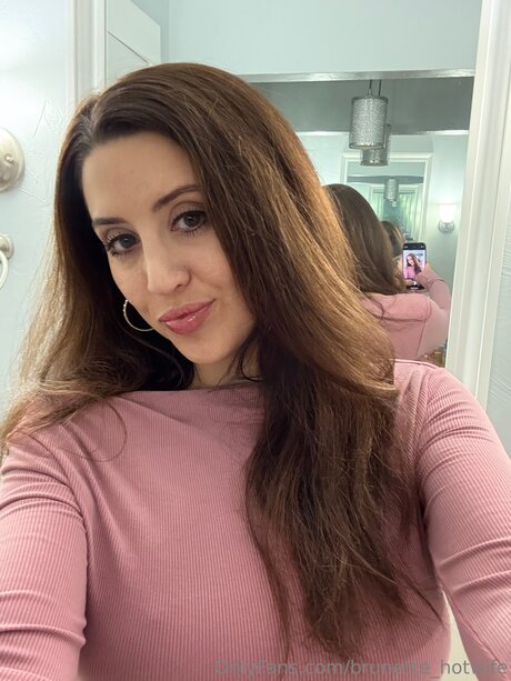 Brunette Hotwife model erotic pic