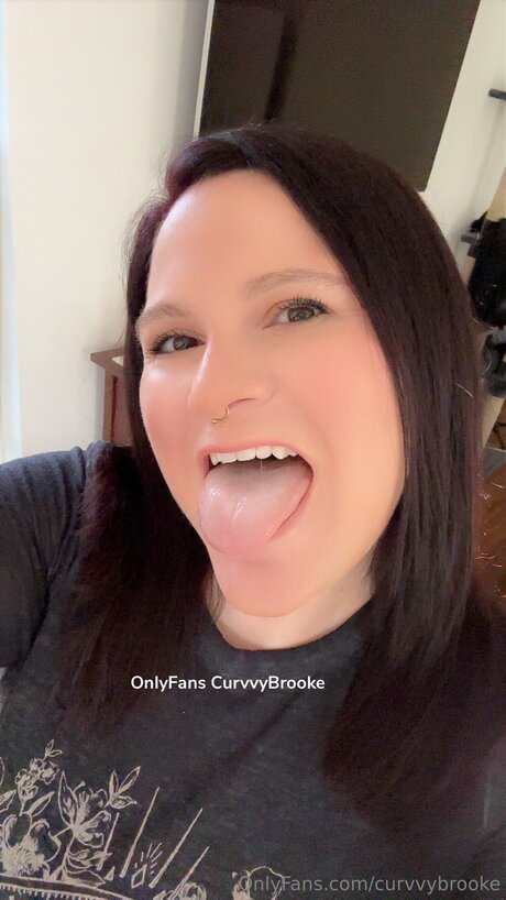 Curvvybrooke best star pic