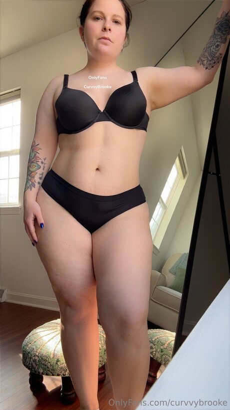 Curvvybrooke model free pics