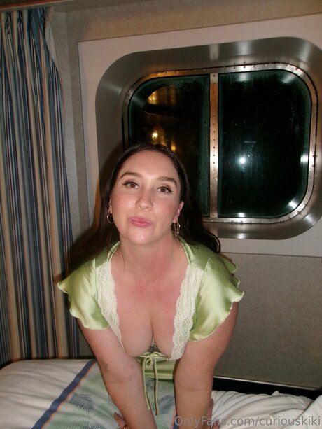 Curiouskiki beautiful actress photos