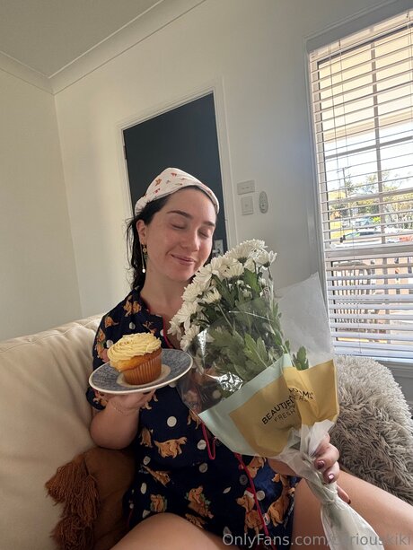 Curiouskiki nude pornstar photos