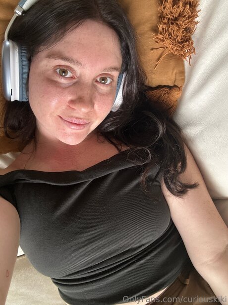 Curiouskiki porn actress picture