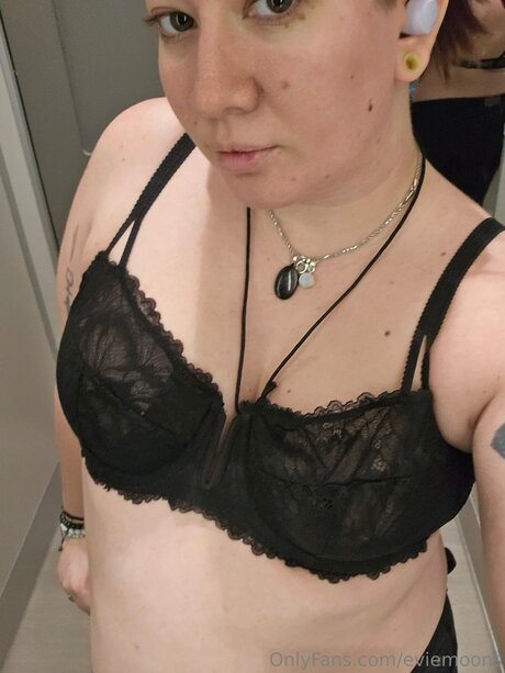 Eviemoons sexy model pictures