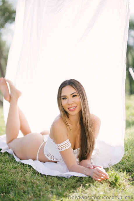 Caliiroll erotic model galleries