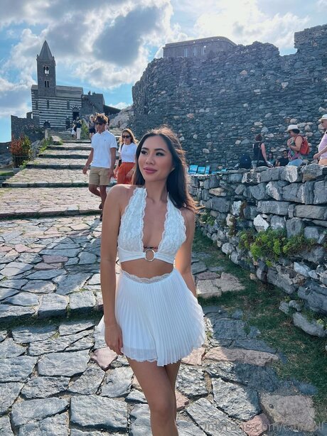 Caliiroll pornstar exclusive image