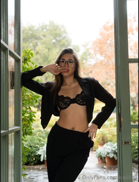 Caliiroll nude pornstar image