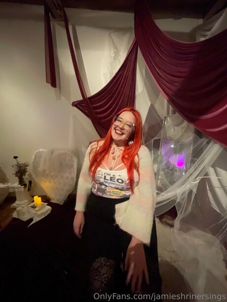 Jamieshrinersings model beautiful photo