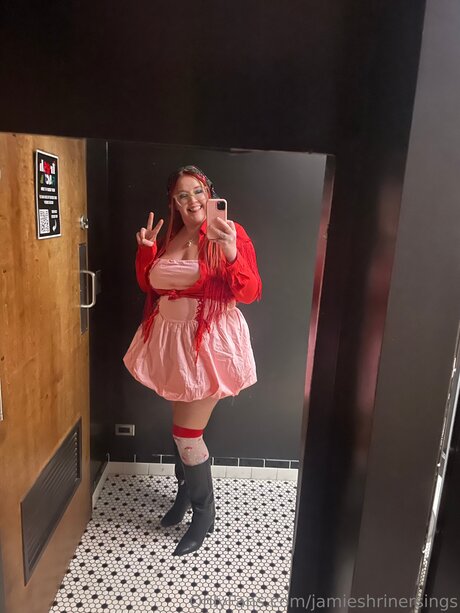 Jamieshrinersings sexy pornstar photos