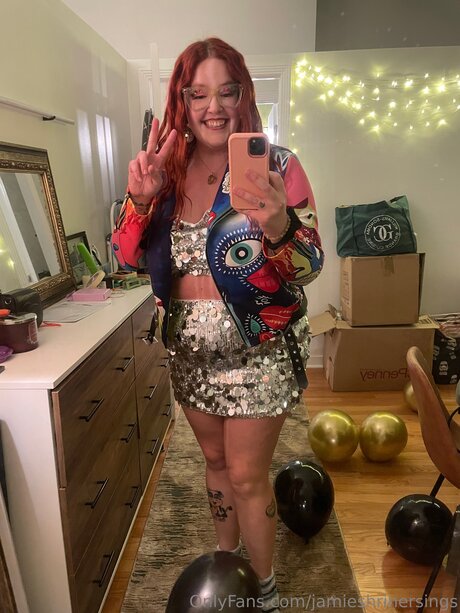 Jamieshrinersings model pornographic image