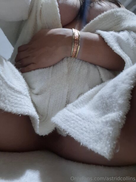 Astridcollins sexy actress photo